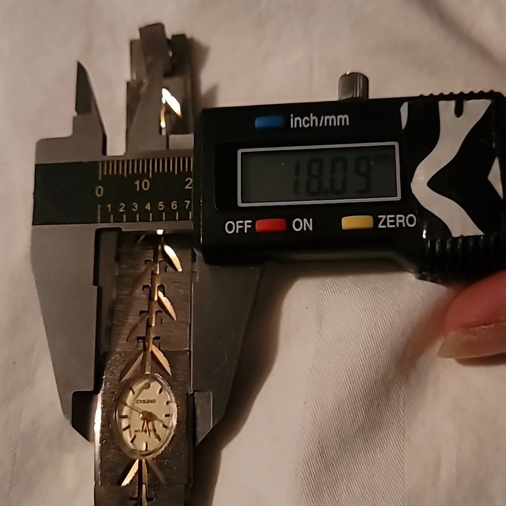 Vintage Cyrano‎ Silver & Gold Tone Leaf Pattern Manual Mechanical Wind-Up Watch